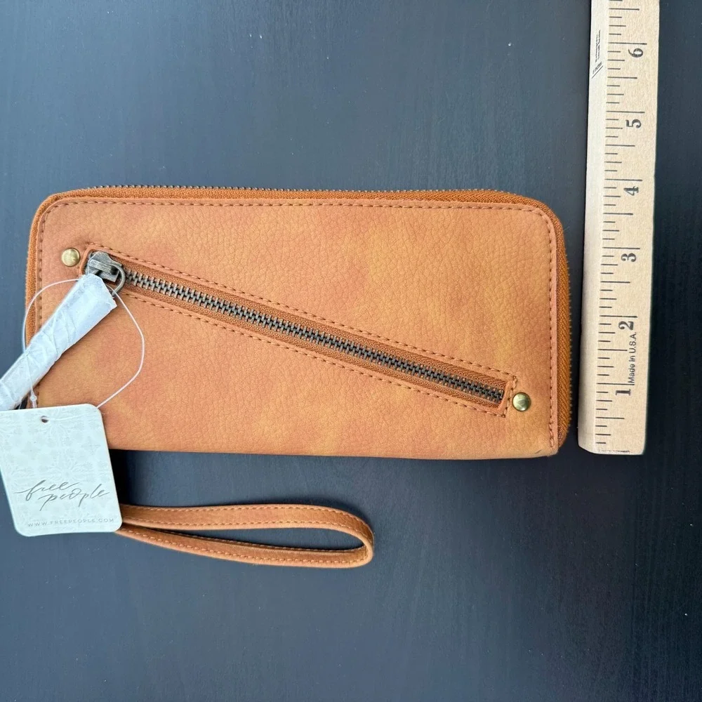Free People Zip Wristlet Wallet Brown Vegan Leather Travel Clutch - One Size NWT